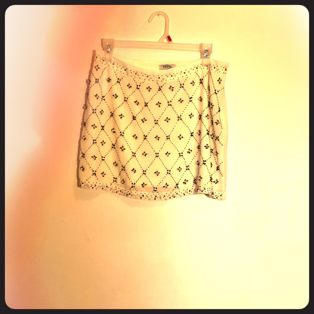 Beautiful white beaded skirts 🖤😍